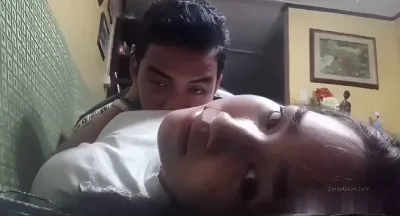 Masayang na iyot sa bahay